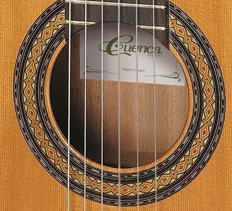 klassische-Gitarre-Cuenca-Modell-30CE1-Zeder-Mahag_0002.jpg